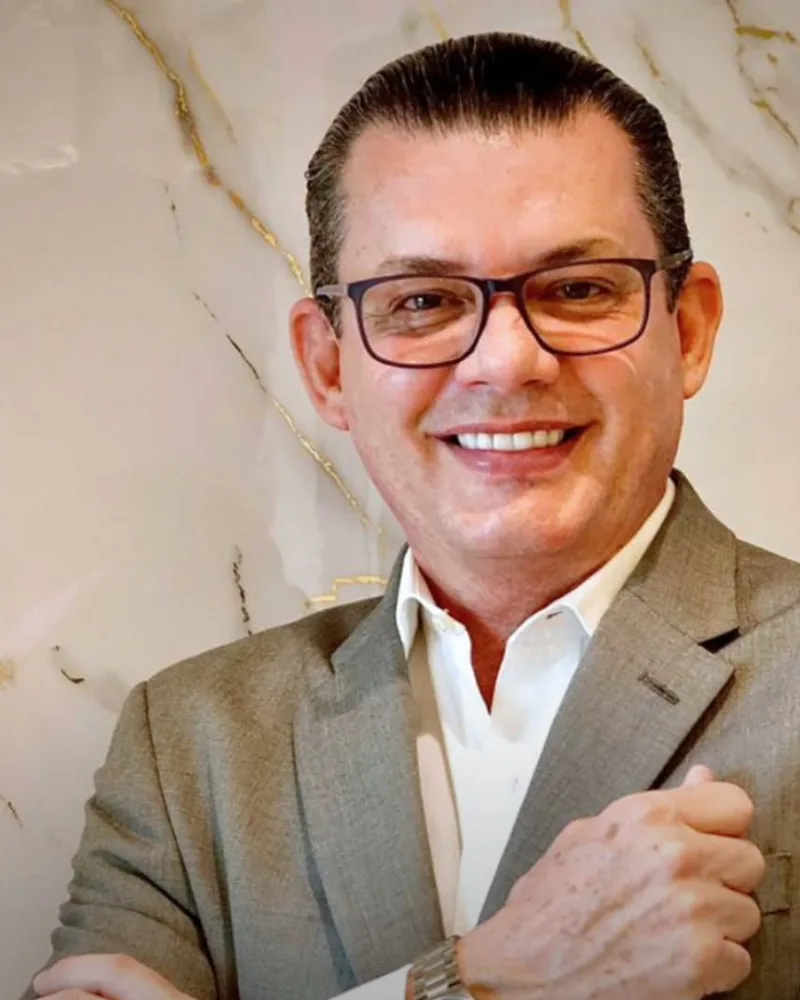 Dr. Marcelo Larco Moncayo, rehabilitador oral